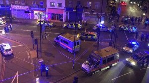 Un muerto y ocho heridos en un ataque cerca de una mezquita en Londres