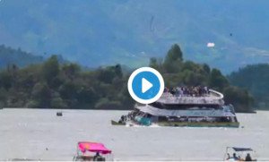 Seis fallecidos en el naufragio de un barco turístico en Colombia