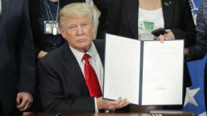 Entra en vigor el veto migratorio de Donald Trump