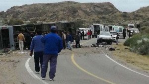 Mendoza: al menos 15 muertos por el vuelco de un micro inhabilitado