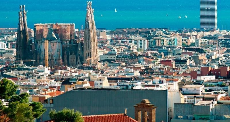 El primer hotel de Logitravel, Airbnb claudica, Barcelona, ranking RRSS...