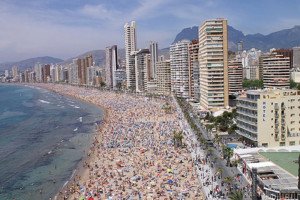 Uno de cada cinco españoles pasará sus vacaciones de verano en casa