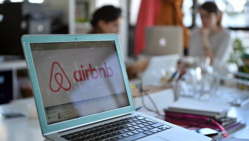 Airbnb quiere más: aspira a convertirse “en una plataforma para todo el viaje”