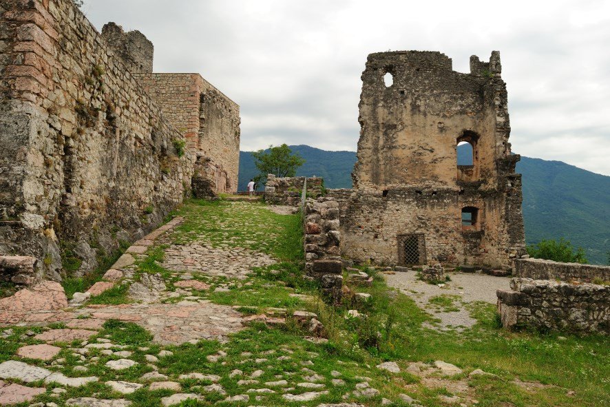 Entre los inmuebles, distribuidos por todo el país, hay castillos y antiguos conventos. (Fototeca ENIT-Turismo Italiano).