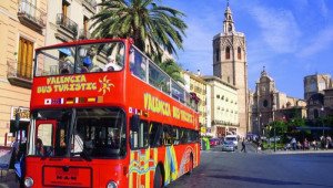 Valencia quiere poner una tasa y limitar los días de alquiler a Airbnb