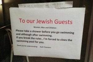 Un hotel suizo provoca un conflicto diplomático por un cartel antisemita