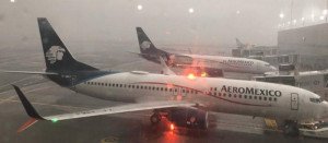 Cierran el Aeropuerto de Ciudad de México, inundado por las lluvias 