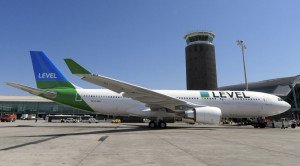Pasajeros de aerolínea Level podrán comprar productos a bordo vía celular