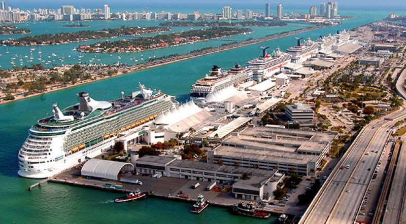 El puerto de Miami, base de cruceros, estará cerrado a partir del viernes adelantó el servicio de Guardacostas. Foto: Miami and Beaches.