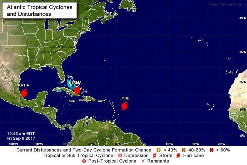 Infografía del NHC que muestra la posición de los tres huracanes el 8 de septiembre