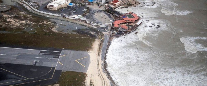 Isla de Saint Martin recibe a Macron tras devastación de Irma