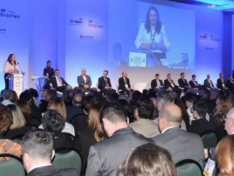 Magda Nassar, presidenta de ABAV, reclamó mayor atención para el sector del turismo en Brasil.