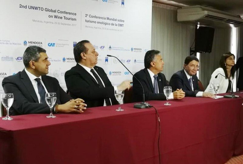 Autoridades nacionales argentinas, de Mendoza y de la OMT inauguraron la Conferencia Mundial de Enoturismo.