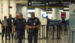 Siguen cerrados los aeropuertos del sur de Florida: 12.600 vuelos anulados