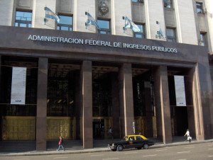 Argentina: la AFIP reglamentó el “dólar turista” pero todavía sobran dudas