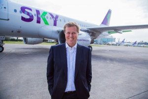 CEO de Sky Airline propone crear una tasa de embarque regional