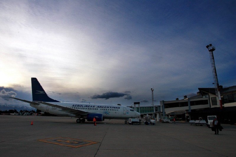 Bariloche sin vuelos por falta de autobombas en el aeropuerto