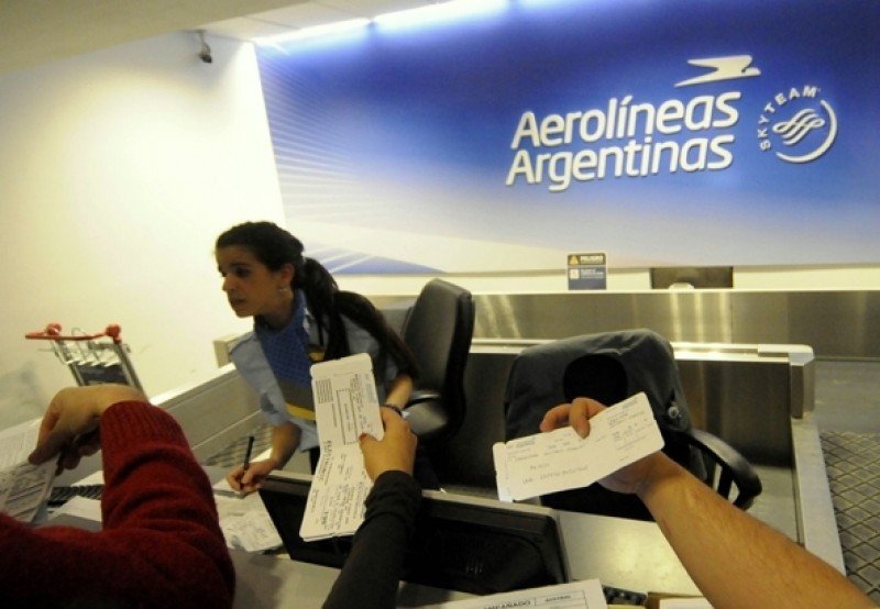 Sin paro pero con 32 vuelos cancelados en Aerolíneas Argentinas