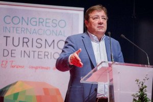 El presidente de Extremadura aboga por políticas turísticas de largo plazo 