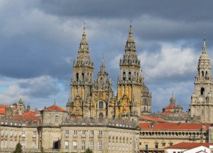 Santiago de Compostela se plantea una tasa turística para excursionistas