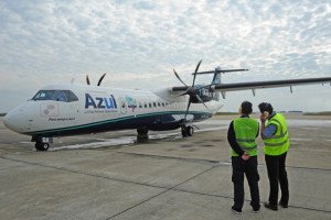 La brasileña Azul vende 10 de sus 118 aviones para reducir deuda