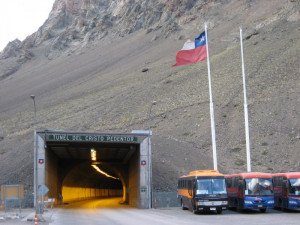 BID dará millonarios préstamos a Argentina y Chile para construir túnel fronterizo
