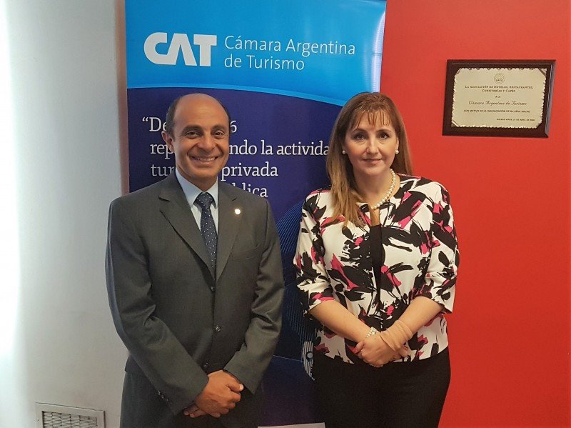 Aldo Elías (presidente de CAT) y Gloria Guevara Manzo (CEO y Presidente de WTTC)