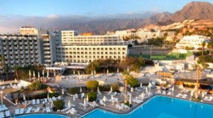 Los hoteles de Tenerife, a favor de subir salarios