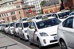 Taxis y VTC: Fomento ultima medidas urgentes 