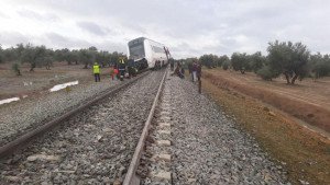 Al menos 21 heridos al descarrilar un tren en la ruta Málaga-Sevilla