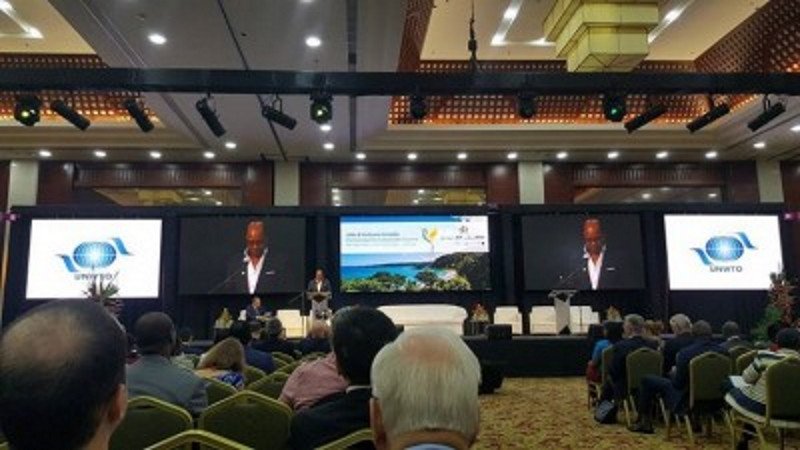 El ministro de Turismo de Jamaica en la conferencia de OMT.