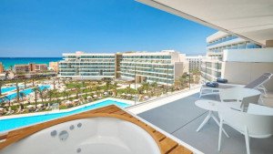 Los hoteles de Playa de Palma trazan un plan para renovar el destino