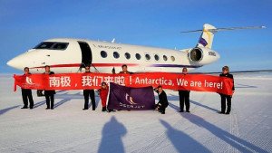 Un vuelo comercial chino aterriza por primera vez en la Antártida