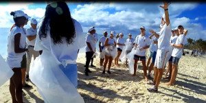 Viva Wyndham refuerza su compromiso ambiental limpiando playas 