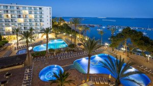 Los hoteles de Ibiza critican el ‘privilegio’ de sus homólogos menorquines