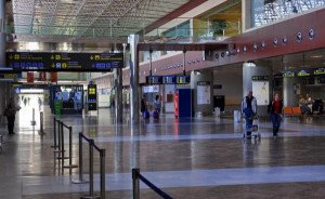 Ashotel urge a solucionar las deficiencias del aeropuerto Tenerife Sur 