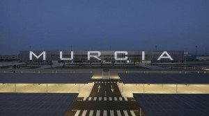 Aena ya puede crear la sociedad que gestionará el aeropuerto de Murcia