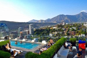 Chile: crece 13,4% la demanda hotelera en Santiago y cae 24% en las regiones
