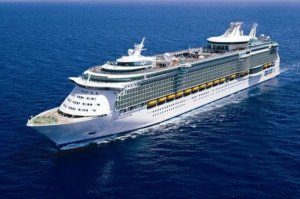 Crucero de Royal Caribbean vuelve a Florida con 220 pasajeros enfermos