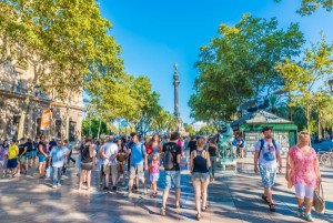 La OMT señala que la caída del turismo en Cataluña roza el 20% 