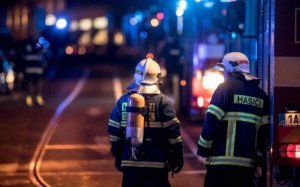 Investigan las causas del incendio en un hotel de Praga