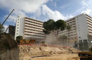 Riu comienza la demolición del hotel Playa Park en Playa de Palma