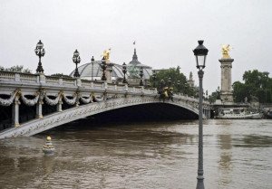 París cierra parte del Louvre y cancela los Bateaux por la crecida del Sena