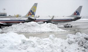 Más de 3.000 vuelos cancelados en EEUU por tormenta de nieve