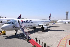 LATAM Airlines presentó el avión que transportará al Papa Francisco