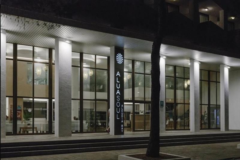 Hispania ejecuta la compra por 165 M € de siete hoteles operados por ...