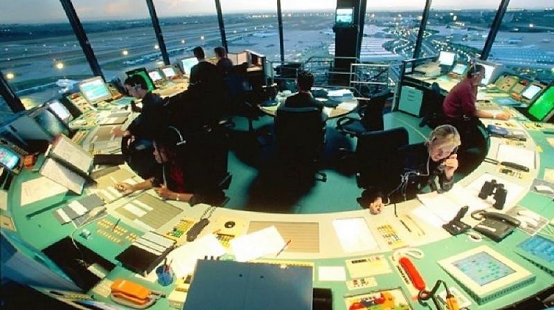 Torre de control del Aeropuerto de París Charles de Gaulle.