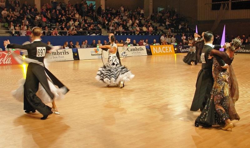 Imagen de un campeonato de bailes deportivos en Cambrils.