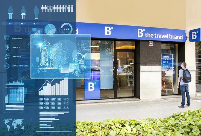B the travel brand busca desarrollar en sus escaparates digitales un sistema de publicidad inteligente que permita interactuar directamente con el cliente.