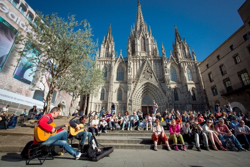 Barcelona recibe más de ocho millones de turistas internacionales.